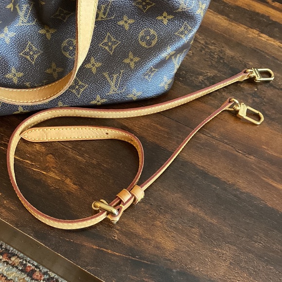 Louis Vuitton Monogram Palermo - Picture 9 of 17
